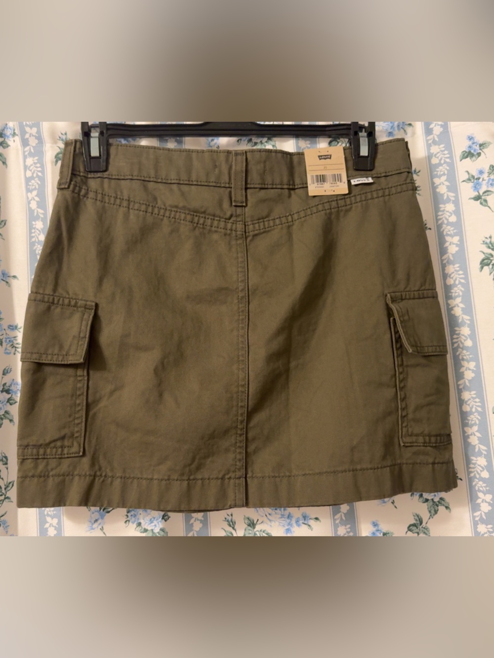 Levi’s Women’s 94’ Cargo Mini Skirt Size 25 NWT - Picture 2 of 9